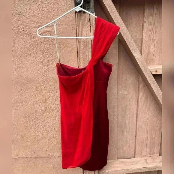 Karen Millen Layered Silk One Shoulder Pencil Dress in tonal red - Picture 5 of 6